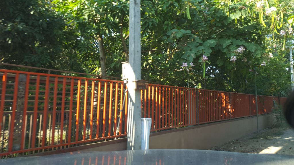 ภาพถนนตรงที่ ศักดิ์ศรี รีสอร์ท ตั้งอยู่ ถ่ายโดย jrcarlsen พ.ศ. 2562 (2019) · A street-level view of where ศักดิ์ศรี รีสอร์ท · Saksi Resort stands, by jrcarlsen in 2562 (2019)