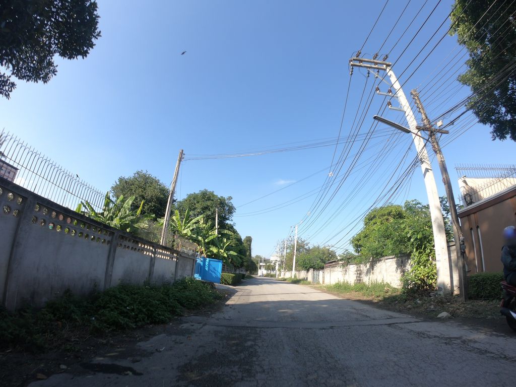 ภาพถนนตรงที่ Zhulian เชียงใหม่ ตั้งอยู่ ถ่ายโดย chanuwath_grab พ.ศ. 2562 (2019) · A street-level view of where Zhulian เชียงใหม่ stands, by chanuwath_grab in 2562 (2019)
