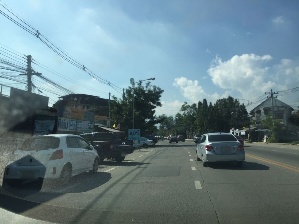 ภาพถนนตรงที่ เอราวัณการเบาะ ตั้งอยู่ ถ่ายโดย kyoko พ.ศ. 2561 (2018) · A street-level view of where เอราวัณการเบาะ · Eraona Kanbo stands, by kyoko in 2561 (2018)