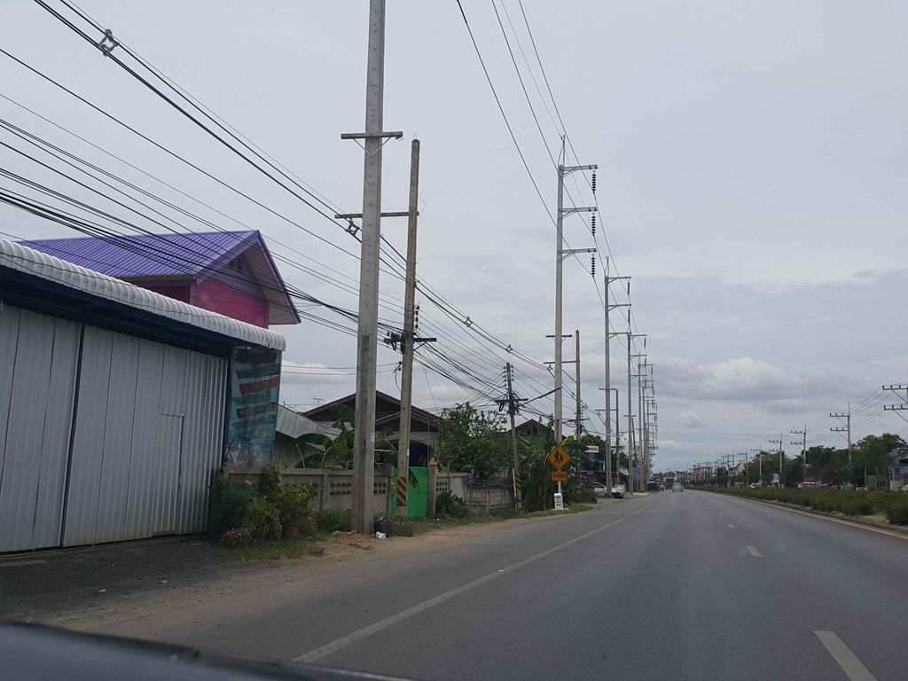 ภาพถนนตรงที่ All Day Pharmacy-ออลเดย์เภสัช ตั้งอยู่ ถ่ายโดย jrcarlsen พ.ศ. 2558 (2015) · A street-level view of where All Day Pharmacy-ออลเดย์เภสัช stands, by jrcarlsen in 2558 (2015)