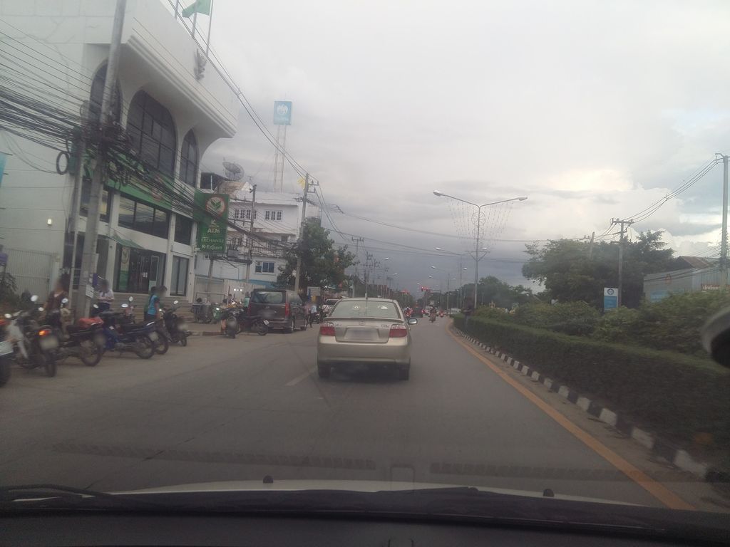 ภาพถนนตรงที่ ปังปิ้งลุงไข่ ตั้งอยู่ ถ่ายโดย noochjaree พ.ศ. 2561 (2018) · A street-level view of where ปังปิ้งลุงไข่ · Pangping Lung Khai stands, by noochjaree in 2561 (2018)