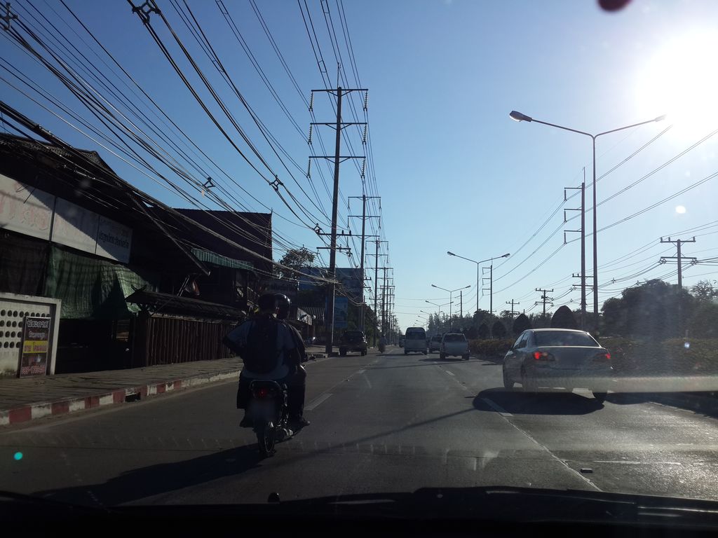 ภาพถนนตรงที่ Indian Consulate ตั้งอยู่ ถ่ายโดย mishari พ.ศ. 2557 (2014) · A street-level view of where Indian Consulate stands, by mishari in 2557 (2014)