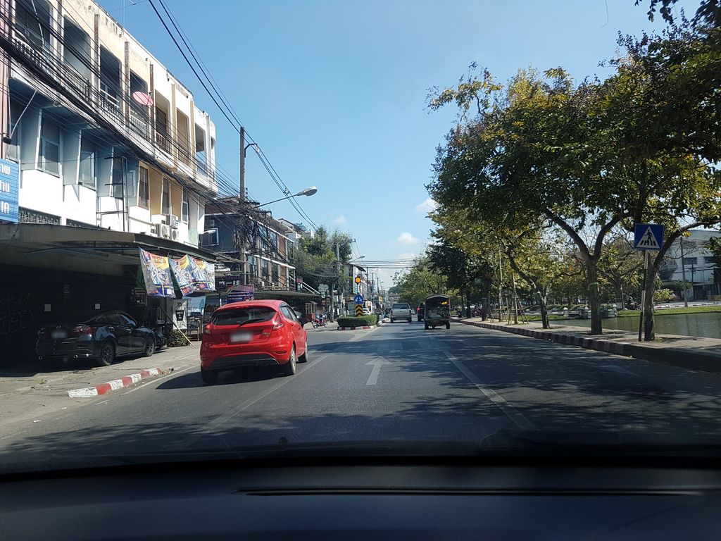 ภาพถนนตรงที่ Yoda’s CNX Gallery ตั้งอยู่ ถ่ายโดย ekkarin พ.ศ. 2561 (2018) · A street-level view of where Yoda’s CNX Gallery stands, by ekkarin in 2561 (2018)