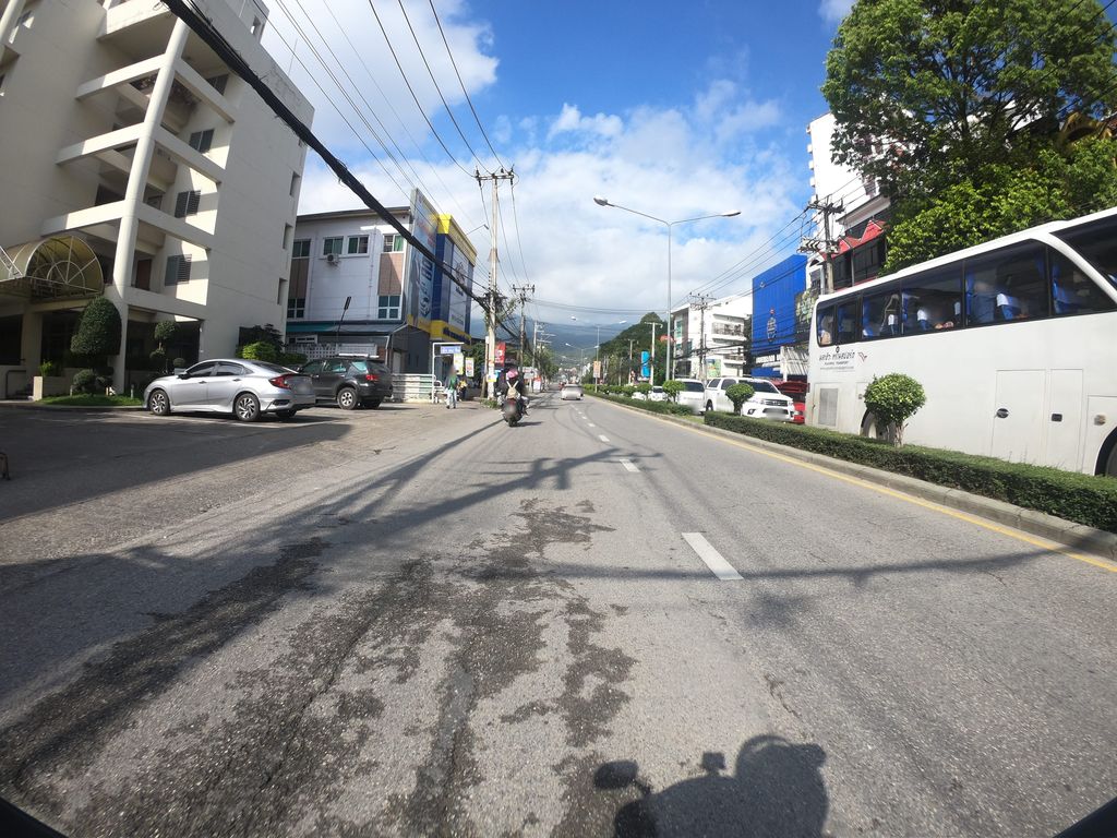 ภาพถนนตรงที่ โรงแรมสิบแสน ตั้งอยู่ ถ่ายโดย chanuwath_grab พ.ศ. 2562 (2019) · A street-level view of where โรงแรมสิบแสน · Sipsaen Hotel stands, by chanuwath_grab in 2562 (2019)