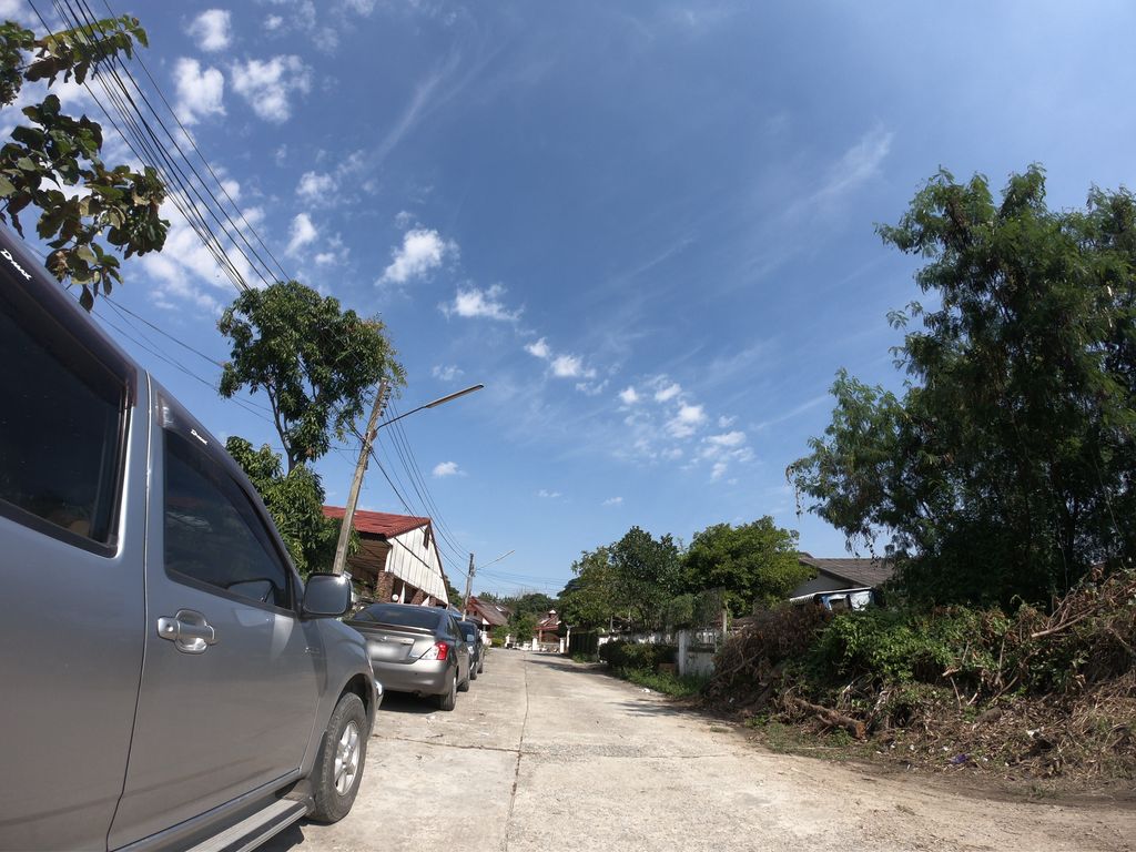 ภาพถนนตรงที่ Mama noi Thai Cookery School ตั้งอยู่ ถ่ายโดย chanuwath_grab พ.ศ. 2562 (2019) · A street-level view of where Mama noi Thai Cookery School stands, by chanuwath_grab in 2562 (2019)