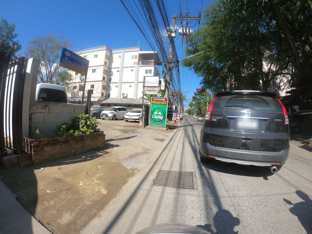 ภาพถนนตรงที่ Men Do Nail ผู้ชายทำเล็บ ตั้งอยู่ ถ่ายโดย chanuwath_grab พ.ศ. 2562 (2019) · A street-level view of where Men Do Nail ผู้ชายทำเล็บ stands, by chanuwath_grab in 2562 (2019)