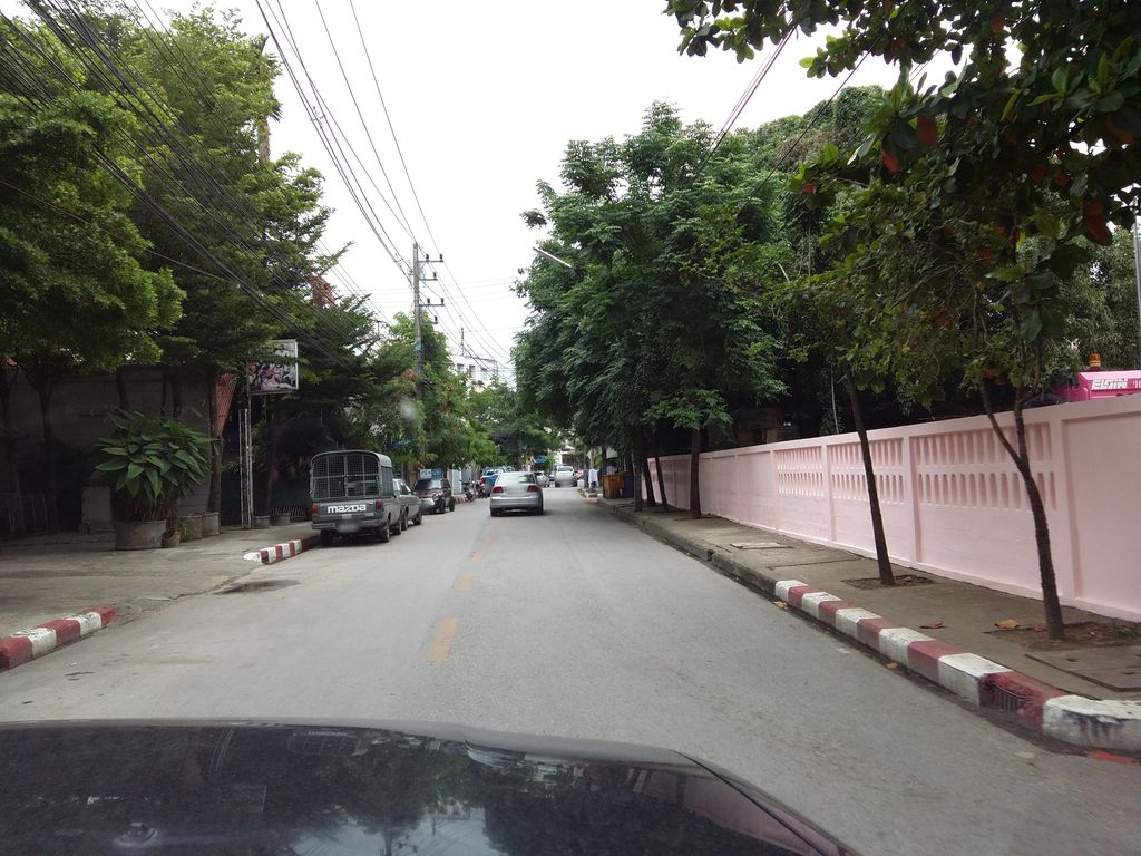 ภาพถนนตรงที่ Dream Space Gallery ตั้งอยู่ ถ่ายโดย hantms พ.ศ. 2558 (2015) · A street-level view of where Dream Space Gallery stands, by hantms in 2558 (2015)
