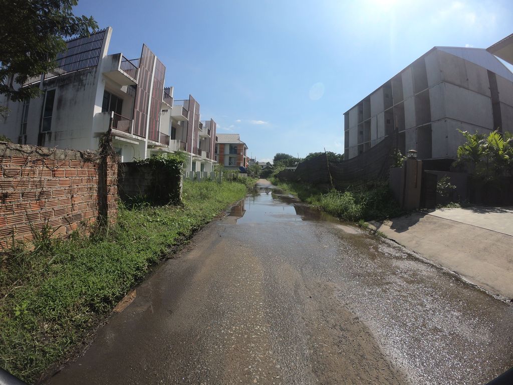 ภาพถนนตรงที่ hakko.cnx ชิโอะปัง ตั้งอยู่ ถ่ายโดย chanuwath_grab พ.ศ. 2562 (2019) · A street-level view of where hakko.cnx ชิโอะปัง stands, by chanuwath_grab in 2562 (2019)