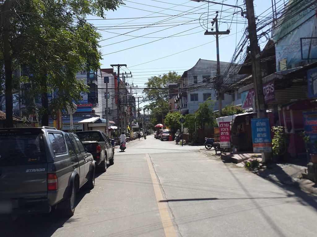 ภาพถนนตรงที่ สำนักงานใหญ่มูลนิธิกู้ภัยรวมใจ อปพร. เชียงใหม่ ตั้งอยู่ ถ่ายโดย jrcarlsen พ.ศ. 2558 (2015) · A street-level view of where สำนักงานใหญ่มูลนิธิกู้ภัยรวมใจ อปพร. เชียงใหม่ · Samnakngan Yai Munnithi Kuphai Ruamchai Apaphon. Chiang Mai stands, by jrcarlsen in 2558 (2015)