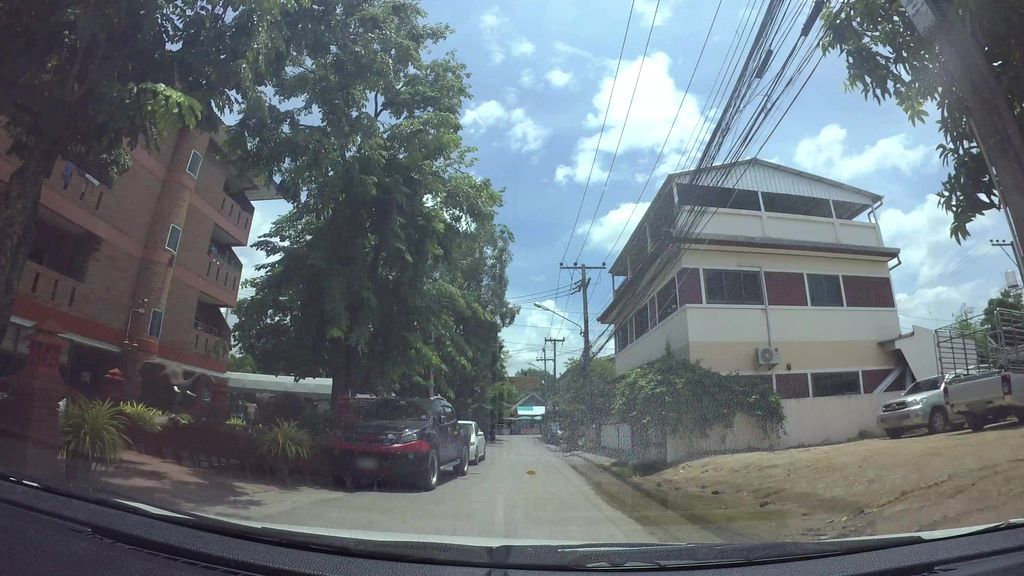 ภาพถนนตรงที่ แกรนด์ใบเตยเพลส ตั้งอยู่ ถ่ายโดย kaart_3 พ.ศ. 2562 (2019) · A street-level view of where แกรนด์ใบเตยเพลส · Grand Baitoei Place stands, by kaart_3 in 2562 (2019)