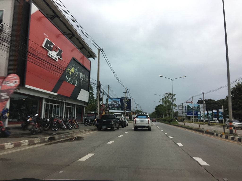 ภาพถนนตรงที่ Greenpea Organic Market ตั้งอยู่ ถ่ายโดย wapriz พ.ศ. 2561 (2018) · A street-level view of where Greenpea Organic Market stands, by wapriz in 2561 (2018)