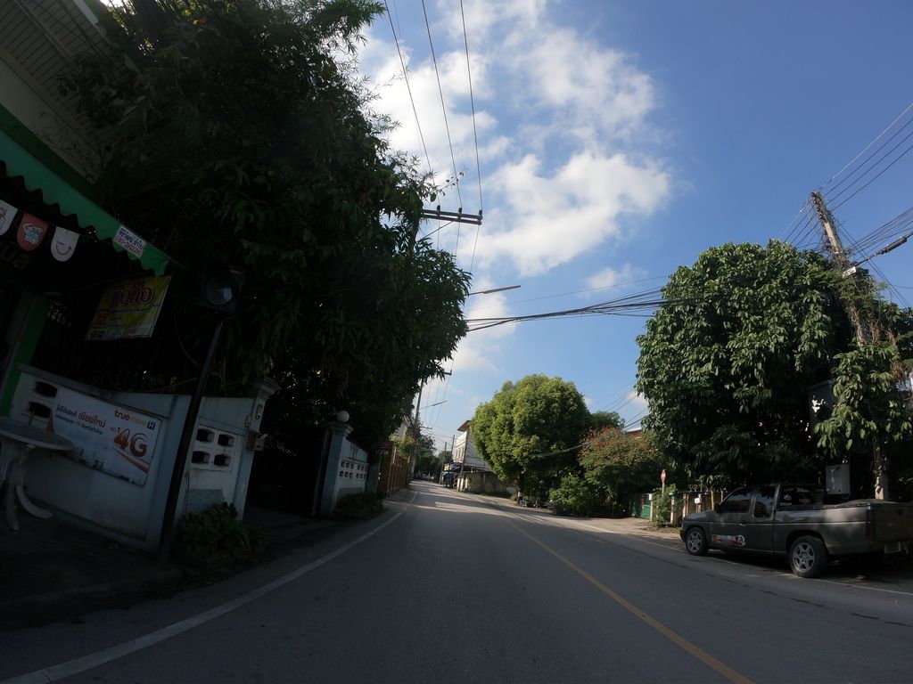 ภาพถนนตรงที่ ร้านวันทูเจช๊อป ตั้งอยู่ ถ่ายโดย chanuwath_grab พ.ศ. 2562 (2019) · A street-level view of where ร้านวันทูเจช๊อป · Ran Wan Thu J Shop stands, by chanuwath_grab in 2562 (2019)
