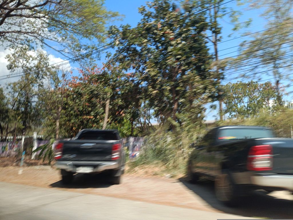 ภาพถนนตรงที่ กระเพราถาดข้าวผัดกะละมัง ตั้งอยู่ ถ่ายโดย skillsy พ.ศ. 2568 (2025) · A street-level view of where กระเพราถาดข้าวผัดกะละมัง · Kraphraothat Khaophat Kalamang stands, by skillsy in 2568 (2025)