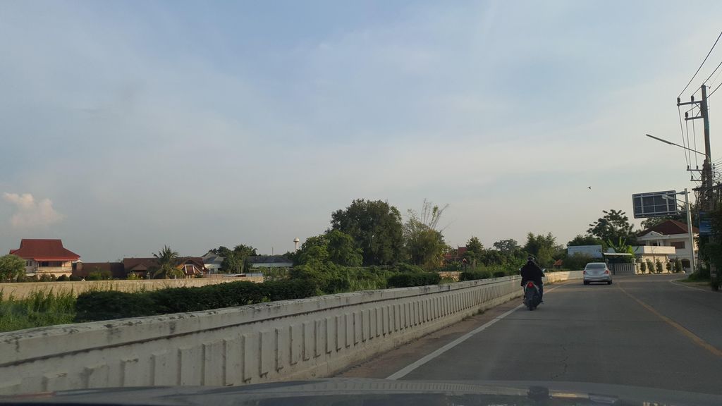 ภาพถนนตรงที่ Cina Home ตั้งอยู่ ถ่ายโดย jrcarlsen พ.ศ. 2564 (2021) · A street-level view of where Cina Home stands, by jrcarlsen in 2564 (2021)