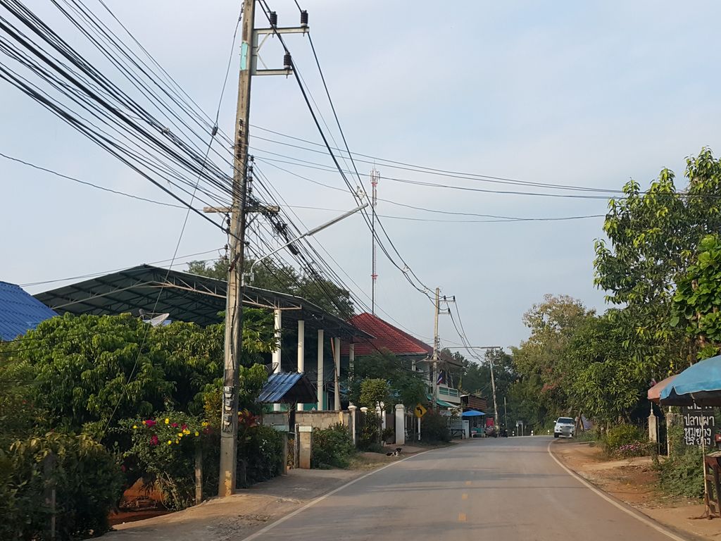 ภาพถนนตรงที่ ศูนย์พัฒนาเด็กเล็กบ้านโป่งกุ่ม ตั้งอยู่ ถ่ายโดย jrcarlsen พ.ศ. 2558 (2015) · A street-level view of where ศูนย์พัฒนาเด็กเล็กบ้านโป่งกุ่ม · Ban Pong Kum Childcare centre stands, by jrcarlsen in 2558 (2015)
