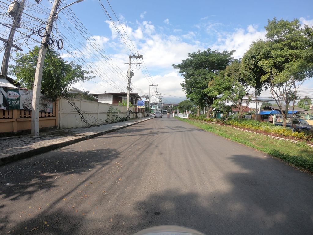 ภาพถนนตรงที่ Lanna Herbs ตั้งอยู่ ถ่ายโดย chanuwath_grab พ.ศ. 2562 (2019) · A street-level view of where Lanna Herbs stands, by chanuwath_grab in 2562 (2019)