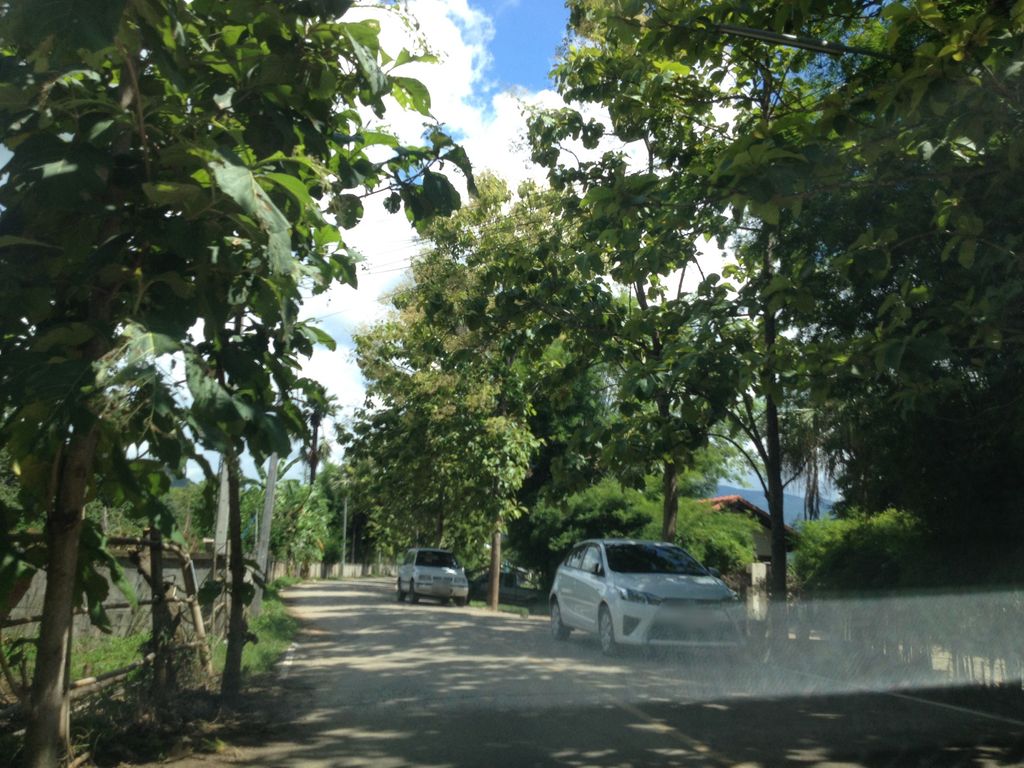 ภาพถนนตรงที่ WVS Thailand Foundation ตั้งอยู่ ถ่ายโดย jimwatana พ.ศ. 2558 (2015) · A street-level view of where WVS Thailand Foundation stands, by jimwatana in 2558 (2015)