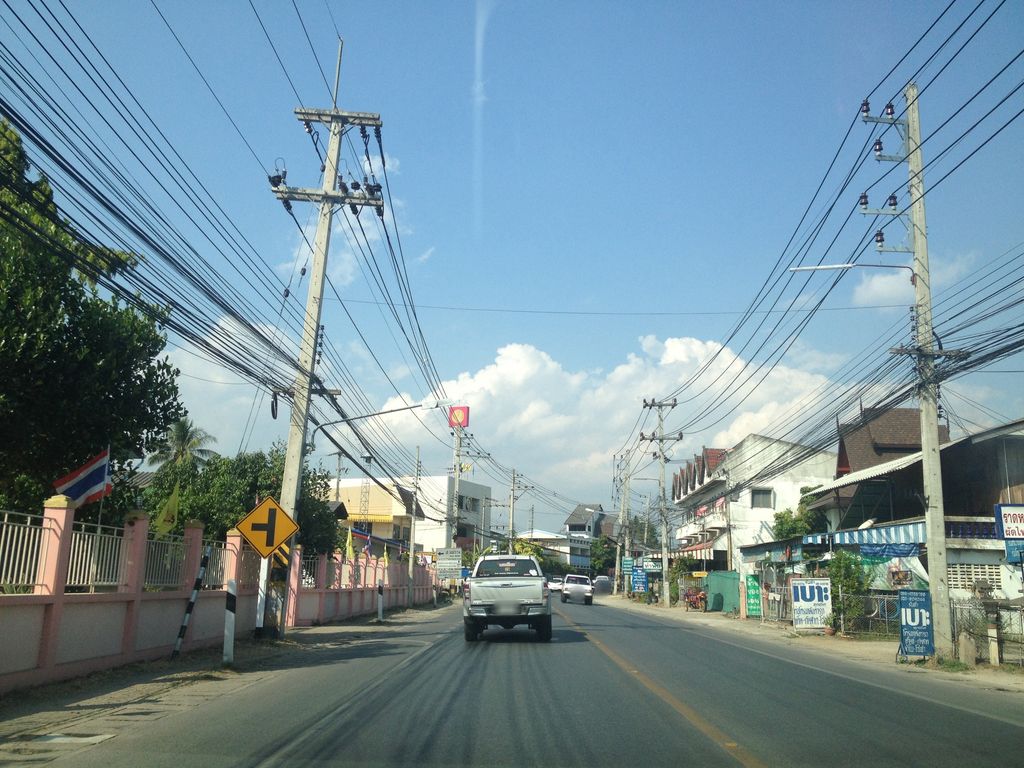 ภาพถนนตรงที่ อิ่มจังชาไข่มุก ตั้งอยู่ ถ่ายโดย jimwatana พ.ศ. 2558 (2015) · A street-level view of where อิ่มจังชาไข่มุก · Imchang Chakhaimuk stands, by jimwatana in 2558 (2015)