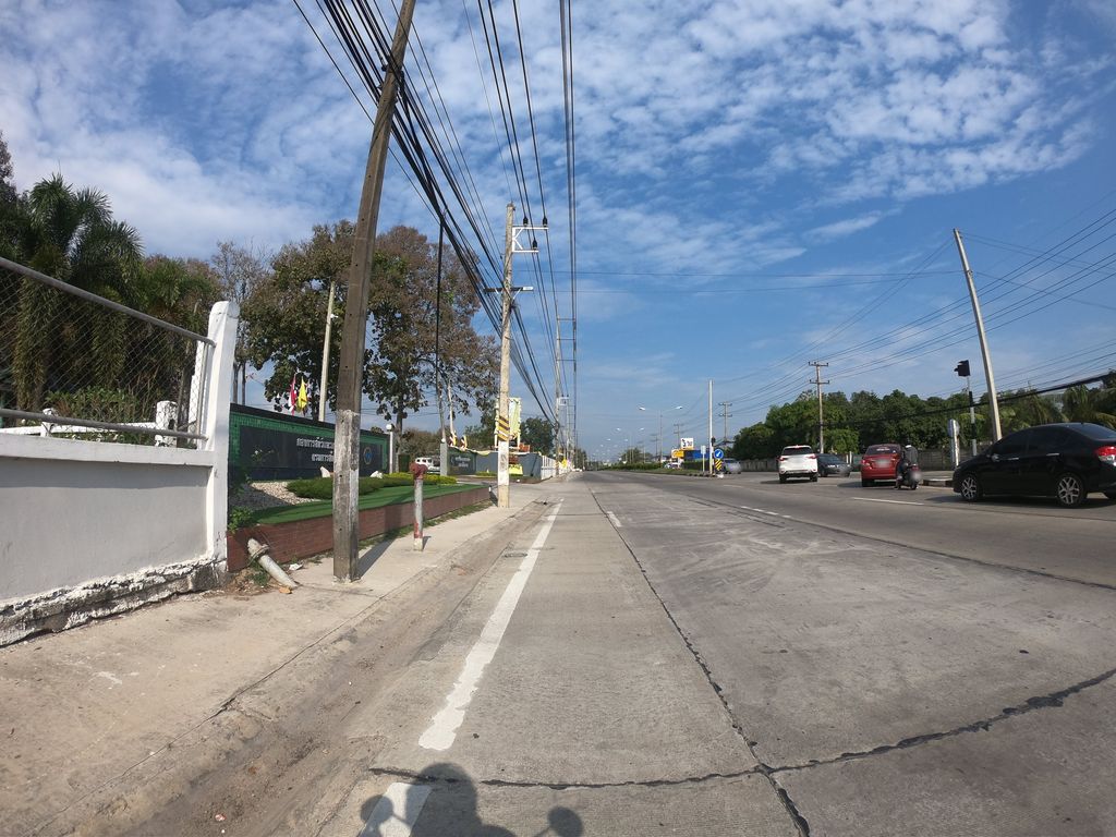 ภาพถนนตรงที่ กองการสัตว์และเกษตรกรรมที่ 3 ตั้งอยู่ ถ่ายโดย chanuwath_grab พ.ศ. 2562 (2019) · A street-level view of where กองการสัตว์และเกษตรกรรมที่ 3 · Kong Kan Sat Lae Kasettakon Rom Thi 3 stands, by chanuwath_grab in 2562 (2019)