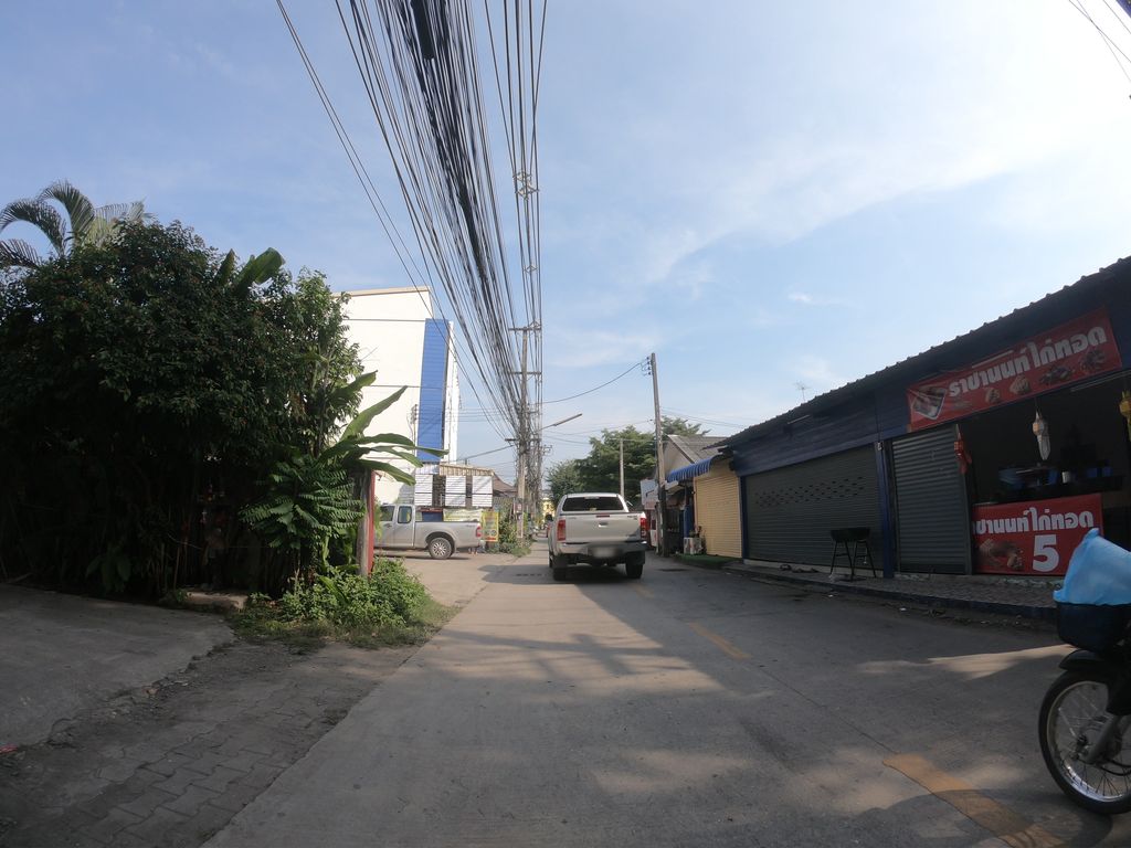 ภาพถนนตรงที่ Pamita Foods ตั้งอยู่ ถ่ายโดย chanuwath_grab พ.ศ. 2562 (2019) · A street-level view of where Pamita Foods stands, by chanuwath_grab in 2562 (2019)