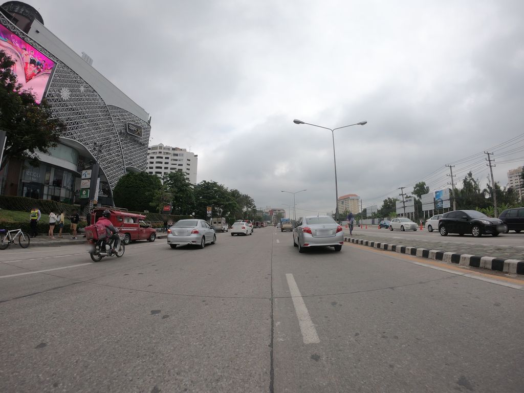 ภาพถนนตรงที่ เอไอเอส ตั้งอยู่ ถ่ายโดย chanuwath_grab พ.ศ. 2562 (2019) · A street-level view of where เอไอเอส · A Ai S stands, by chanuwath_grab in 2562 (2019)
