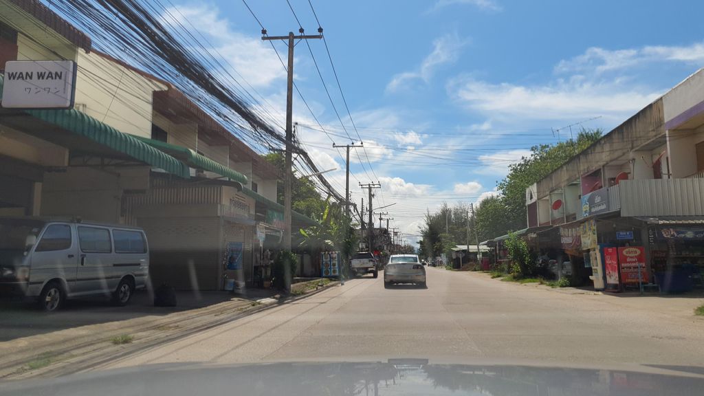 ภาพถนนตรงที่ 각화 커피 ตั้งอยู่ ถ่ายโดย jrcarlsen พ.ศ. 2564 (2021) · A street-level view of where 각화 커피 stands, by jrcarlsen in 2564 (2021)