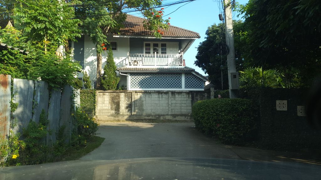 ภาพถนนตรงที่ Samata ตั้งอยู่ ถ่ายโดย jrcarlsen พ.ศ. 2562 (2019) · A street-level view of where Samata stands, by jrcarlsen in 2562 (2019)