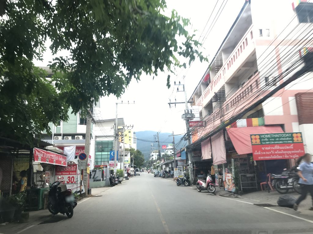 ภาพถนนตรงที่ รัณย์ปังปิ้ง ตั้งอยู่ ถ่ายโดย prasert พ.ศ. 2561 (2018) · A street-level view of where รัณย์ปังปิ้ง · Ranpangping stands, by prasert in 2561 (2018)