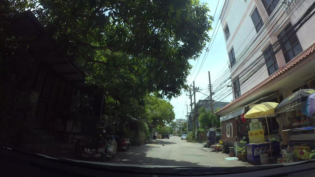 ภาพถนนตรงที่ ไส้ย่างกาดก้อม เชียงใหม่ ตั้งอยู่ ถ่ายโดย kaart_3 พ.ศ. 2562 (2019) · A street-level view of where ไส้ย่างกาดก้อม เชียงใหม่ · Sainga Kat Kom Chiang Mai stands, by kaart_3 in 2562 (2019)