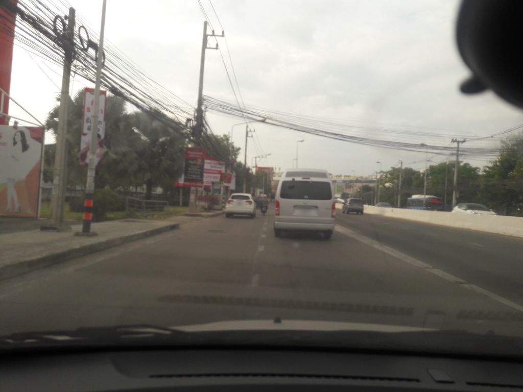 ภาพถนนตรงที่ Toyota Sure Chiang Mai ตั้งอยู่ ถ่ายโดย noochjaree พ.ศ. 2561 (2018) · A street-level view of where Toyota Sure Chiang Mai stands, by noochjaree in 2561 (2018)