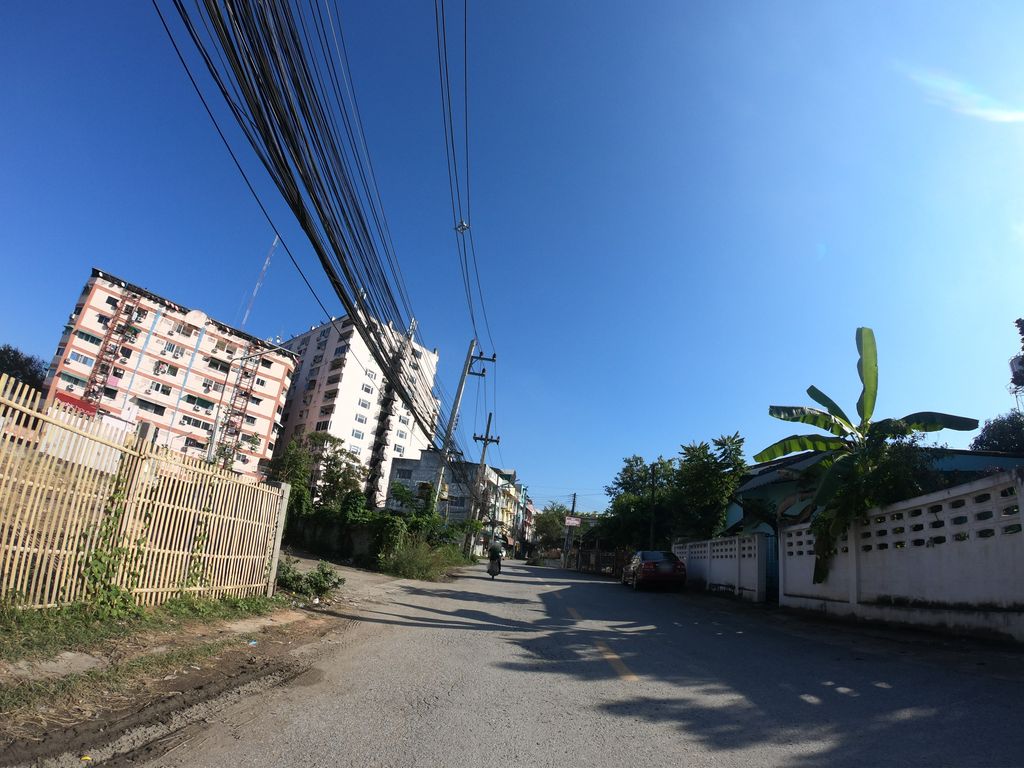 ภาพถนนตรงที่ CMKO ตั้งอยู่ ถ่ายโดย chanuwath_grab พ.ศ. 2562 (2019) · A street-level view of where CMKO stands, by chanuwath_grab in 2562 (2019)