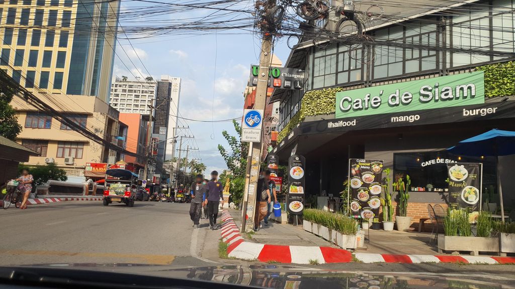 ภาพถนนตรงที่ ที่ทำการกองทุนชุมชนช่างฆ้อง ตั้งอยู่ ถ่ายโดย jrcarlsen พ.ศ. 2565 (2022) · A street-level view of where ที่ทำการกองทุนชุมชนช่างฆ้อง · Thi Tham Kan Kongthun Chumchon Changkhong stands, by jrcarlsen in 2565 (2022)