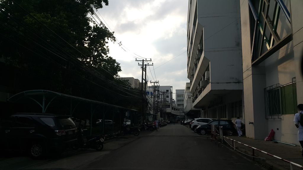 ภาพถนนตรงที่ Center of Multidisciplinary Technology for Advanced Medicine ตั้งอยู่ ถ่ายโดย jrcarlsen พ.ศ. 2559 (2016) · A street-level view of where Center of Multidisciplinary Technology for Advanced Medicine stands, by jrcarlsen in 2559 (2016)