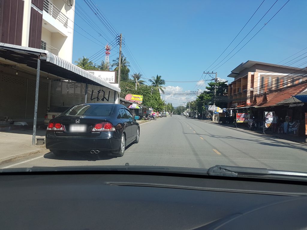 ภาพถนนตรงที่ Kinsen กินเส้นแม่โจ้ ตั้งอยู่ ถ่ายโดย ekkarin พ.ศ. 2561 (2018) · A street-level view of where Kinsen กินเส้นแม่โจ้ stands, by ekkarin in 2561 (2018)