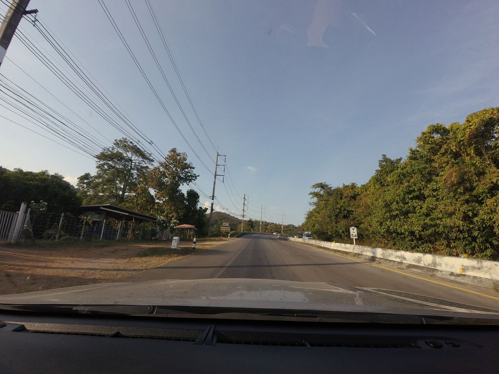 ภาพถนนตรงที่ ก๋วยเตี๋ยวหมูสวนเงาะ ตั้งอยู่ ถ่ายโดย mishari พ.ศ. 2563 (2020) · A street-level view of where ก๋วยเตี๋ยวหมูสวนเงาะ · Kuaitiao Mu Suan Ngo stands, by mishari in 2563 (2020)