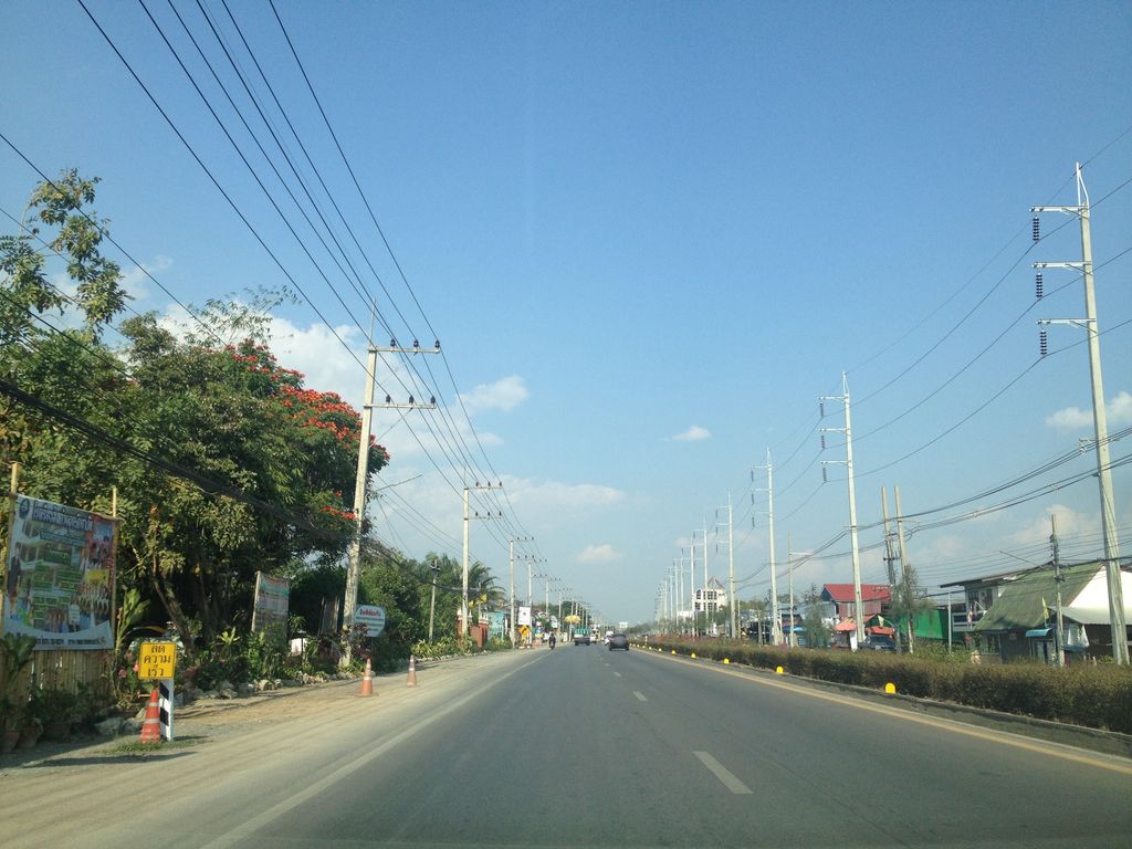 ภาพถนนตรงที่ โรงสีชัยนิมิตร ตั้งอยู่ ถ่ายโดย jimwatana พ.ศ. 2558 (2015) · A street-level view of where โรงสีชัยนิมิตร · Rongsi Chai Ni Mit stands, by jimwatana in 2558 (2015)