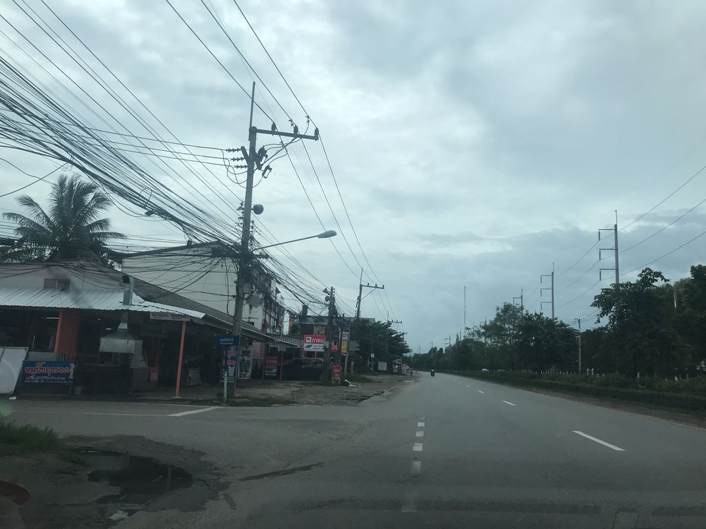 ภาพถนนตรงที่ ยังไม่ได้นอน ตั้งอยู่ ถ่ายโดย prasert พ.ศ. 2561 (2018) · A street-level view of where ยังไม่ได้นอน · Yangmaidainon stands, by prasert in 2561 (2018)