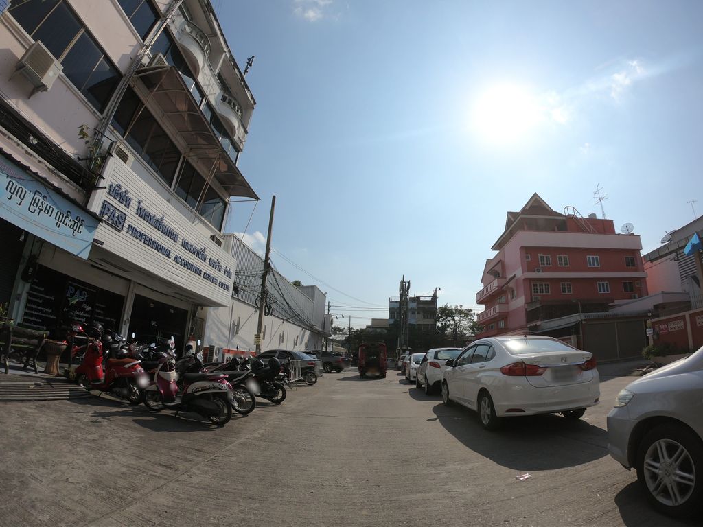 ภาพถนนตรงที่ Shooters Snooker Club ตั้งอยู่ ถ่ายโดย chanuwath_grab พ.ศ. 2562 (2019) · A street-level view of where Shooters Snooker Club stands, by chanuwath_grab in 2562 (2019)
