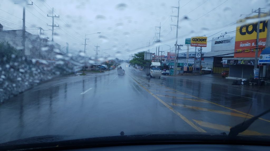 ภาพถนนตรงที่ คลินิกหมอนิกร ตั้งอยู่ ถ่ายโดย silamanee พ.ศ. 2561 (2018) · A street-level view of where คลินิกหมอนิกร · Mo Nik Clinic stands, by silamanee in 2561 (2018)
