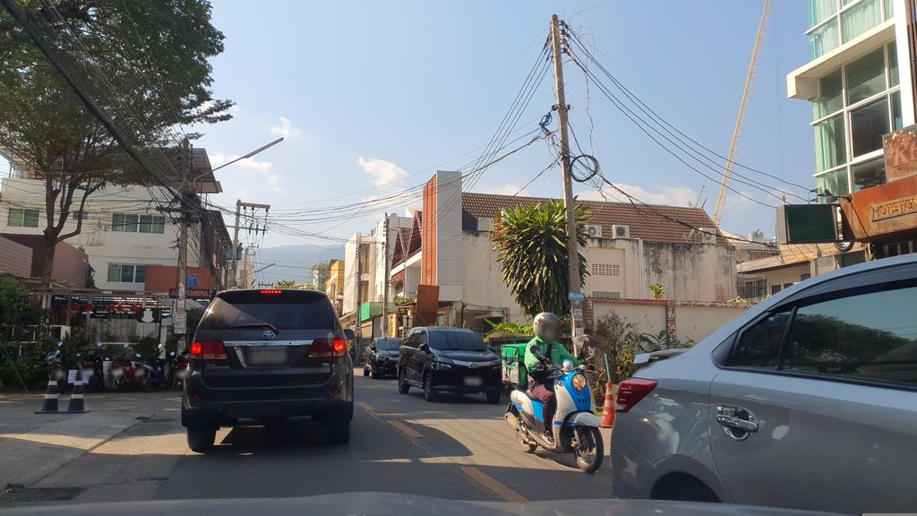 ภาพถนนตรงที่ ครัวนิมมานซอย13 Krua Nimman Soi 13 ตั้งอยู่ ถ่ายโดย jrcarlsen พ.ศ. 2566 (2023) · A street-level view of where ครัวนิมมานซอย13 Krua Nimman Soi 13 stands, by jrcarlsen in 2566 (2023)