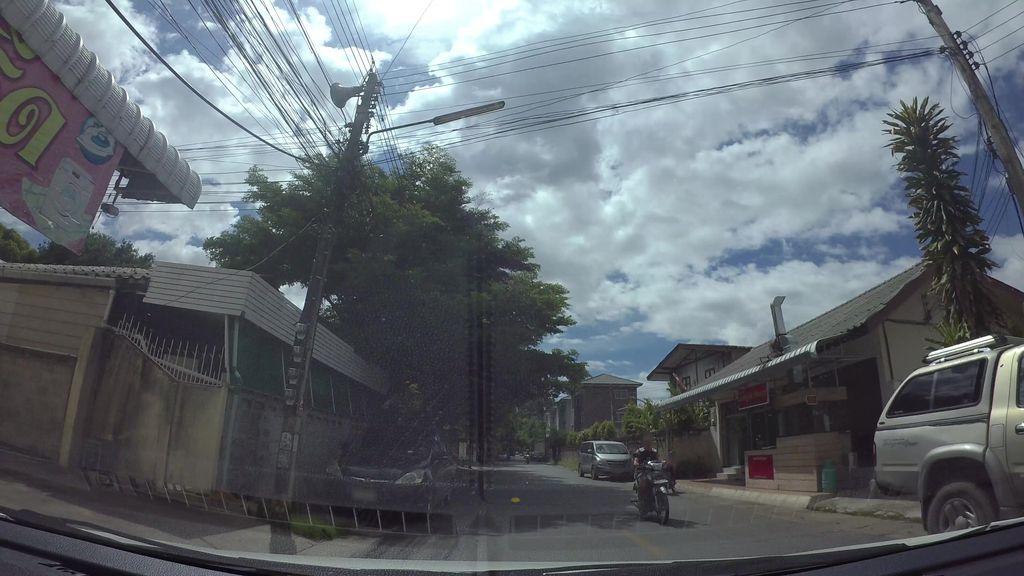 ภาพถนนตรงที่ ราดหน้าท่าดินแดง ตั้งอยู่ ถ่ายโดย kaart_3 พ.ศ. 2562 (2019) · A street-level view of where ราดหน้าท่าดินแดง · Ratna Tha Dindaeng stands, by kaart_3 in 2562 (2019)