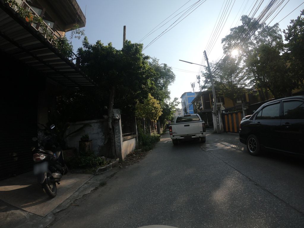 ภาพถนนตรงที่ Tattnative Tattoo Studio ตั้งอยู่ ถ่ายโดย chanuwath_grab พ.ศ. 2562 (2019) · A street-level view of where Tattnative Tattoo Studio stands, by chanuwath_grab in 2562 (2019)