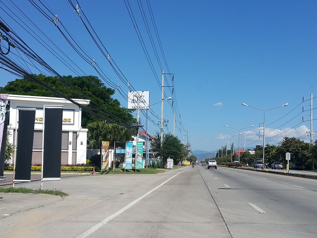 ภาพถนนตรงที่ วิชัยบาร์เบอร์ ตั้งอยู่ ถ่ายโดย jrcarlsen พ.ศ. 2558 (2015) · A street-level view of where วิชัยบาร์เบอร์ · Wi Chai Barber stands, by jrcarlsen in 2558 (2015)