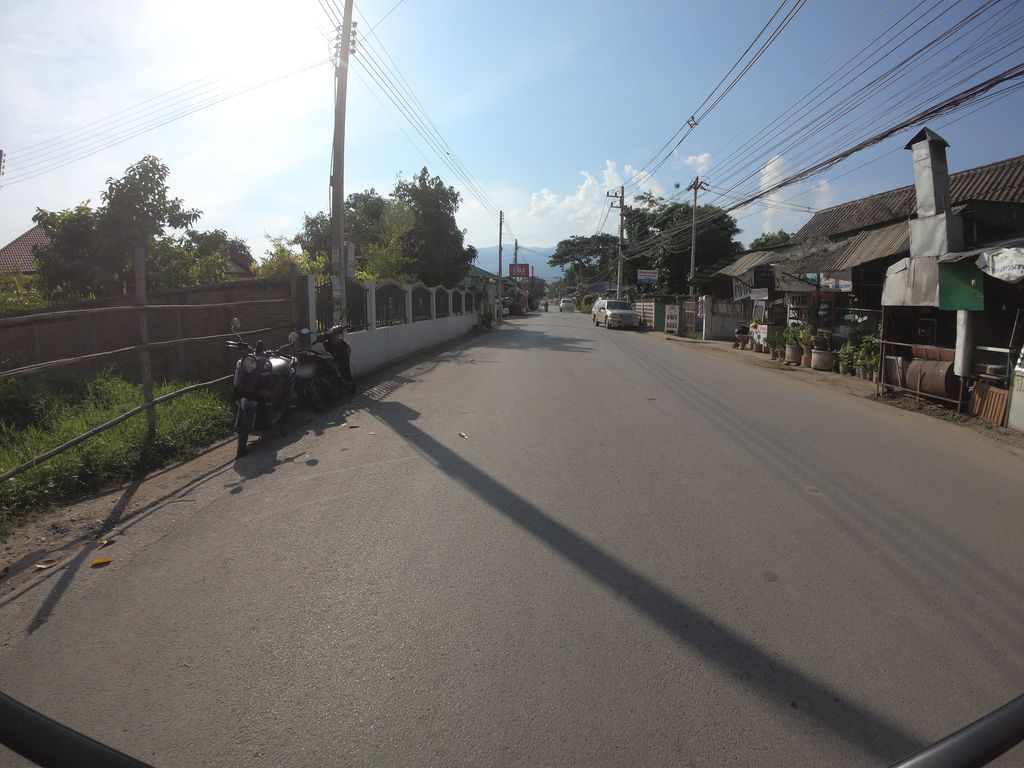 ภาพถนนตรงที่ ส.บ. ลาบขม ตั้งอยู่ ถ่ายโดย chanuwath_grab พ.ศ. 2562 (2019) · A street-level view of where ส.บ. ลาบขม · Sa.ba. Lapkhom stands, by chanuwath_grab in 2562 (2019)