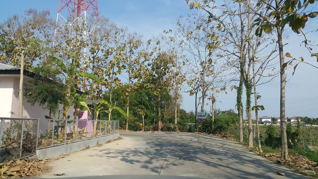 ภาพถนนตรงที่ เซนเซย์ Wellness & Pool Villa ตั้งอยู่ ถ่ายโดย jrcarlsen พ.ศ. 2560 (2017) · A street-level view of where เซนเซย์ Wellness & Pool Villa stands, by jrcarlsen in 2560 (2017)