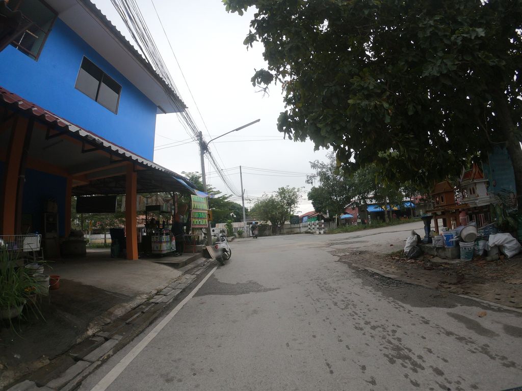 ภาพถนนตรงที่ Take a rest Thai massage ตั้งอยู่ ถ่ายโดย chanuwath_grab พ.ศ. 2562 (2019) · A street-level view of where Take a rest Thai massage stands, by chanuwath_grab in 2562 (2019)