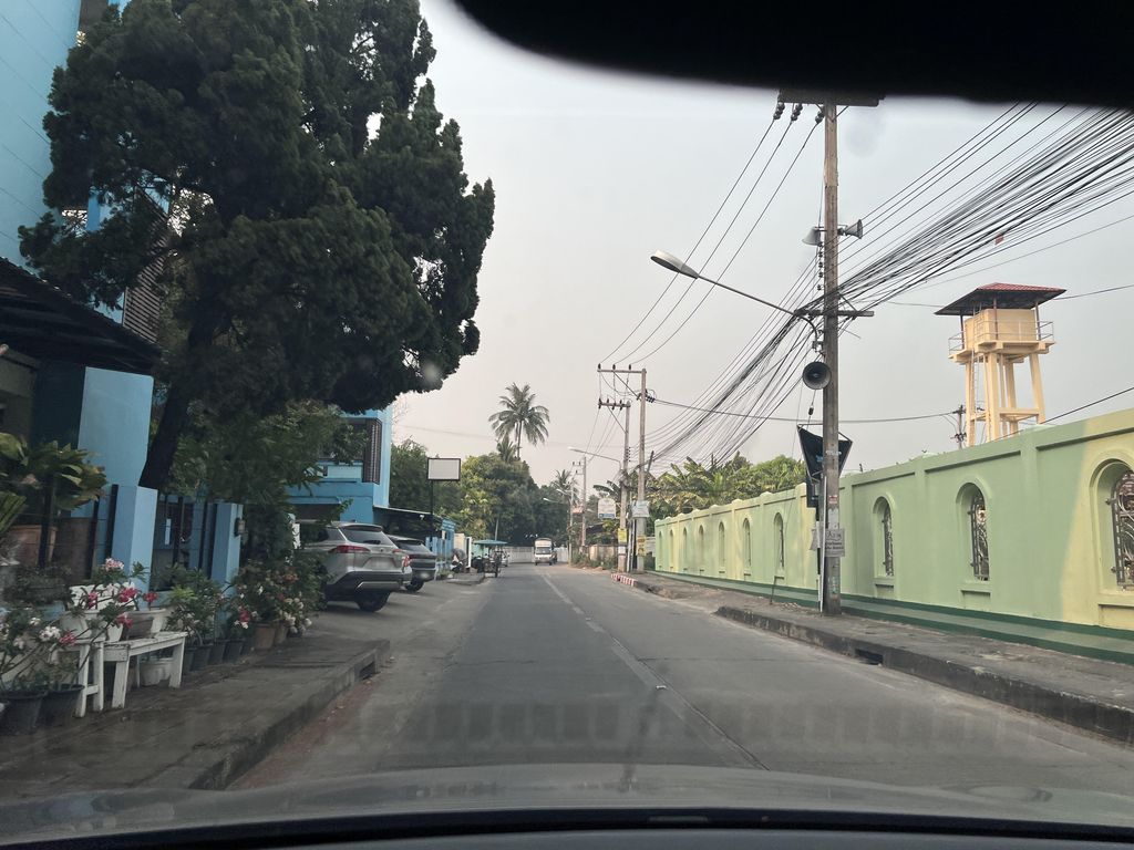 ภาพถนนตรงที่ นิยมขนมไทยสุขภูมิ ตั้งอยู่ ถ่ายโดย lin_wang พ.ศ. 2567 (2024) · A street-level view of where นิยมขนมไทยสุขภูมิ · Niima Khanomthai Suk Phum stands, by lin_wang in 2567 (2024)