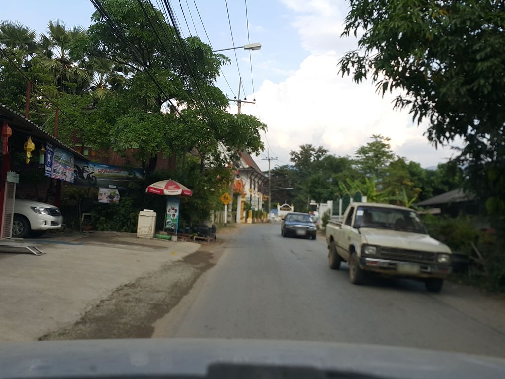 ภาพถนนตรงที่ ร้านต้นต่อ พานิช ตั้งอยู่ ถ่ายโดย jrcarlsen พ.ศ. 2557 (2014) · A street-level view of where ร้านต้นต่อ พานิช · Ran Ton To Phanit stands, by jrcarlsen in 2557 (2014)