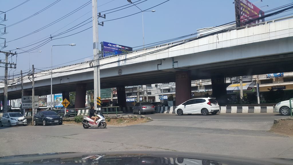 ภาพถนนตรงที่ บริษัท ชับบ์สามัคคีประกันภัย สาขาเชียงใหม่ ถนนมหิดล ตั้งอยู่ ถ่ายโดย jrcarlsen พ.ศ. 2561 (2018) · A street-level view of where บริษัท ชับบ์สามัคคีประกันภัย สาขาเชียงใหม่ ถนนมหิดล · Chap Samakkhi Prakanphai Sakha Chiang Mai Thanon Mahitla Company stands, by jrcarlsen in 2561 (2018)