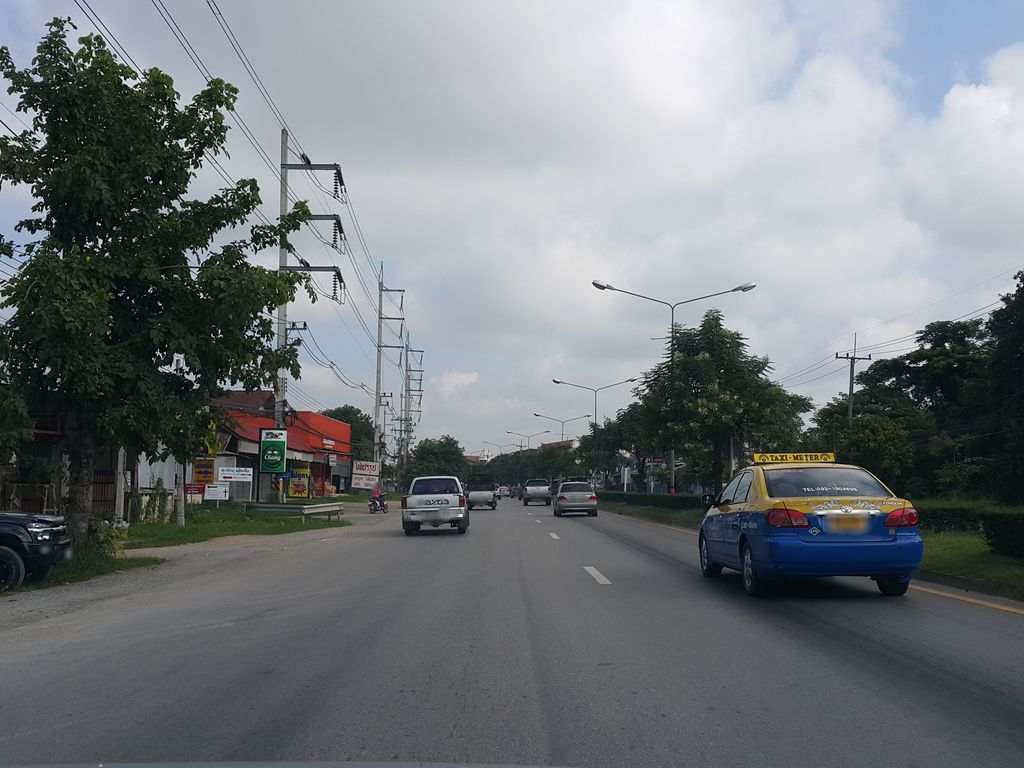 ภาพถนนตรงที่ Steak@home ตั้งอยู่ ถ่ายโดย jrcarlsen พ.ศ. 2558 (2015) · A street-level view of where Steak@home stands, by jrcarlsen in 2558 (2015)